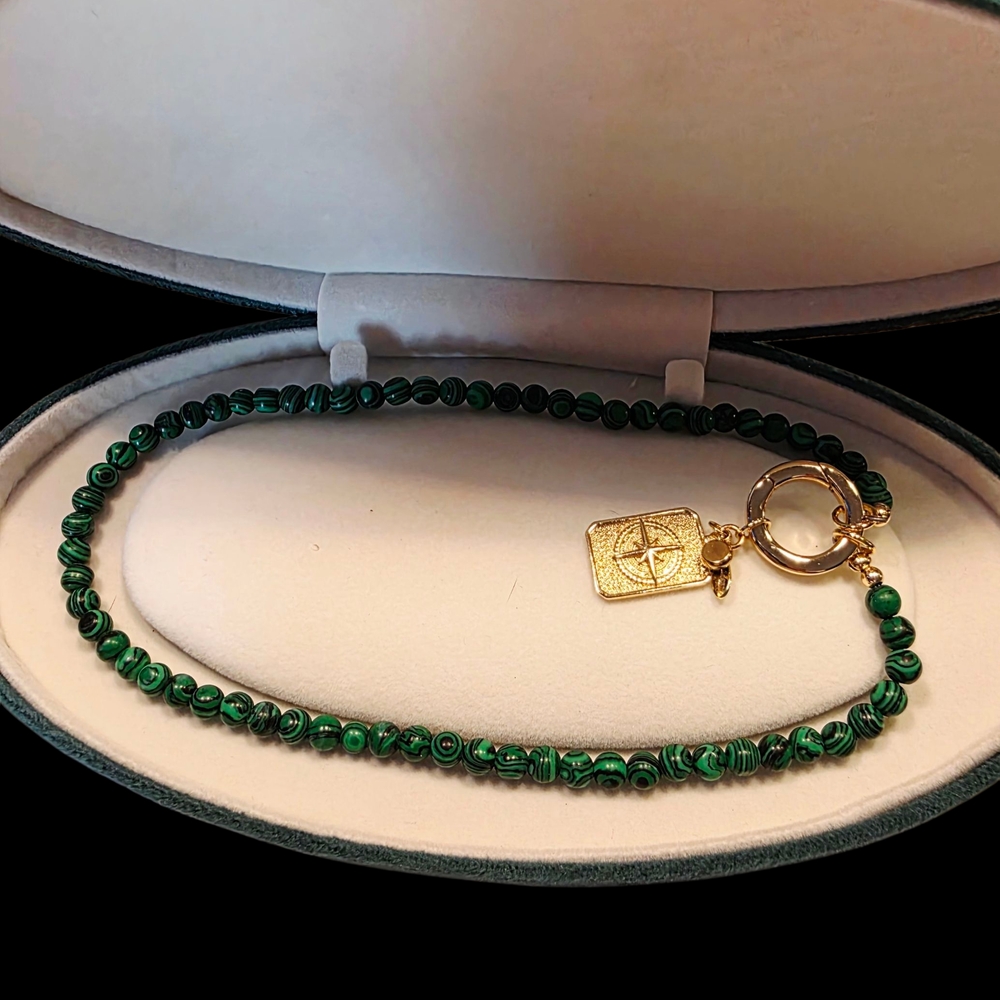 SALE!! Elegant Malachite and Gold Pendant Necklace - Picture 5 of 5